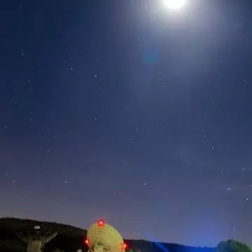 Photograph of HartRAO at night